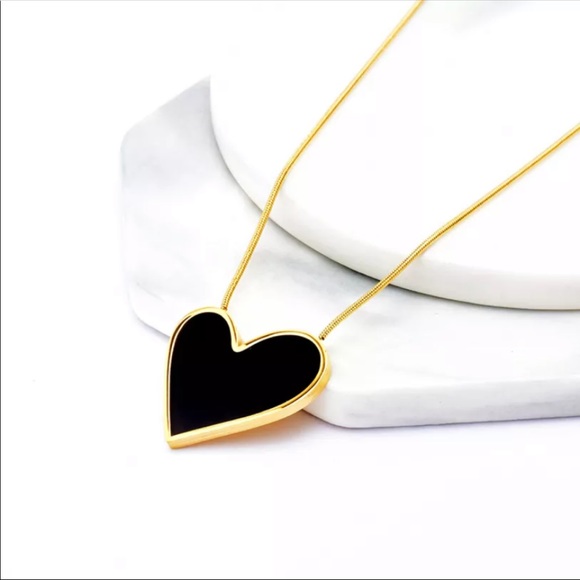 🌟Gold Plated Black Heart Necklace - Picture 4 of 4
